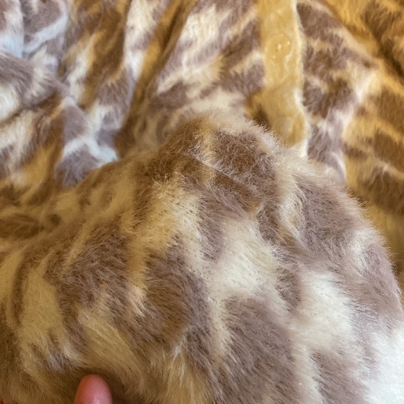 Super fluffy barely worn purple cropped cardigan - Picture 2 of 5